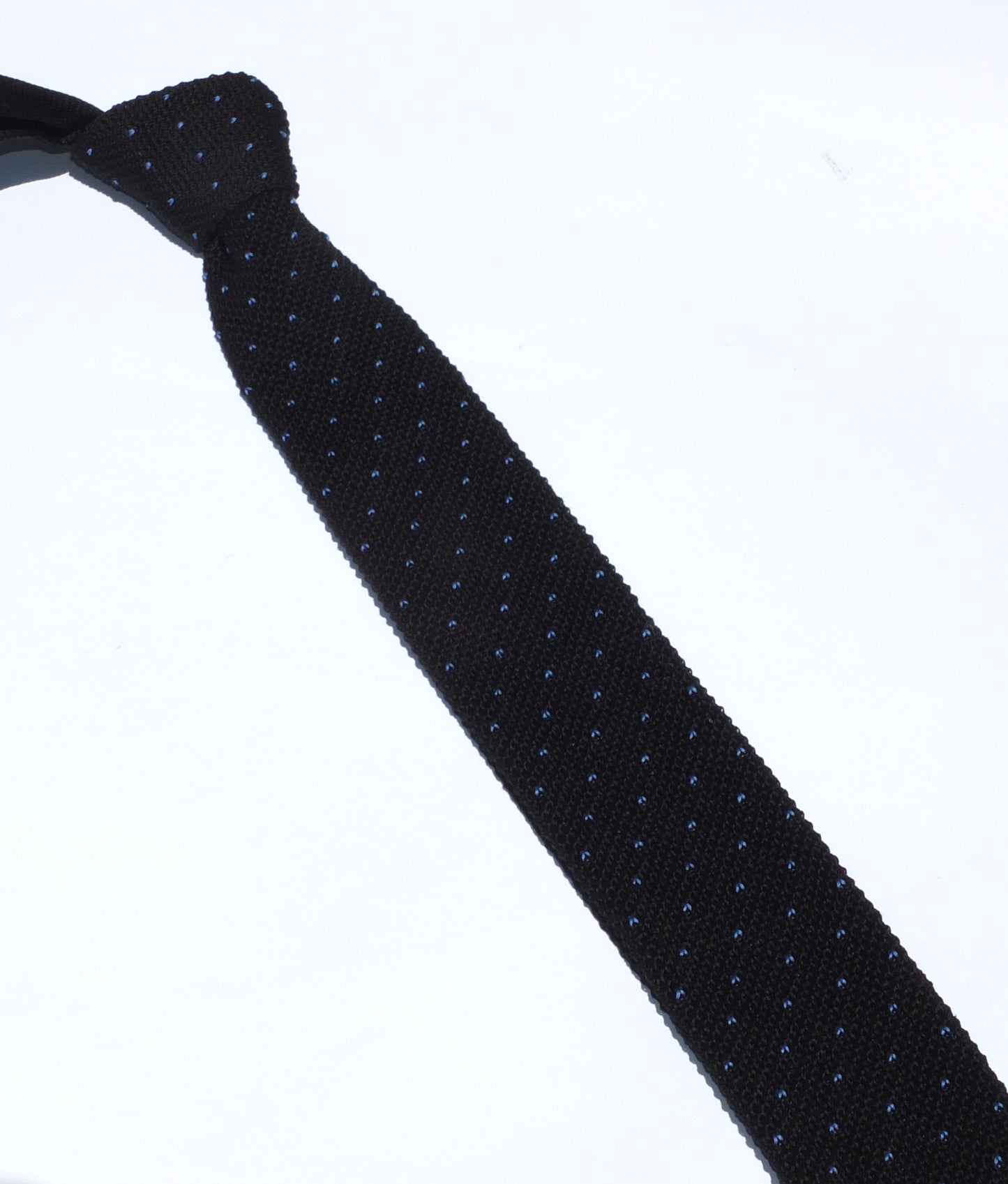 Cravate en maille à pois