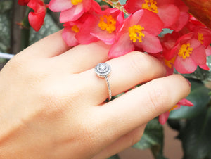 Anello con brillantini a cerchio