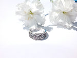 Carica l&#39;immagine nel visualizzatore di Gallery, Anello in Argento 925 con fiori e incisione &quot;I love you to infinity and beyond&quot;
